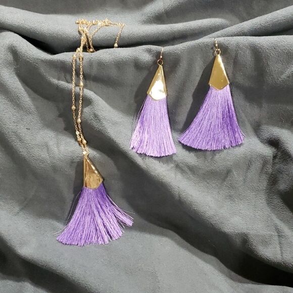 HOST PICK New lilac Tassel set - Picture 1 of 1